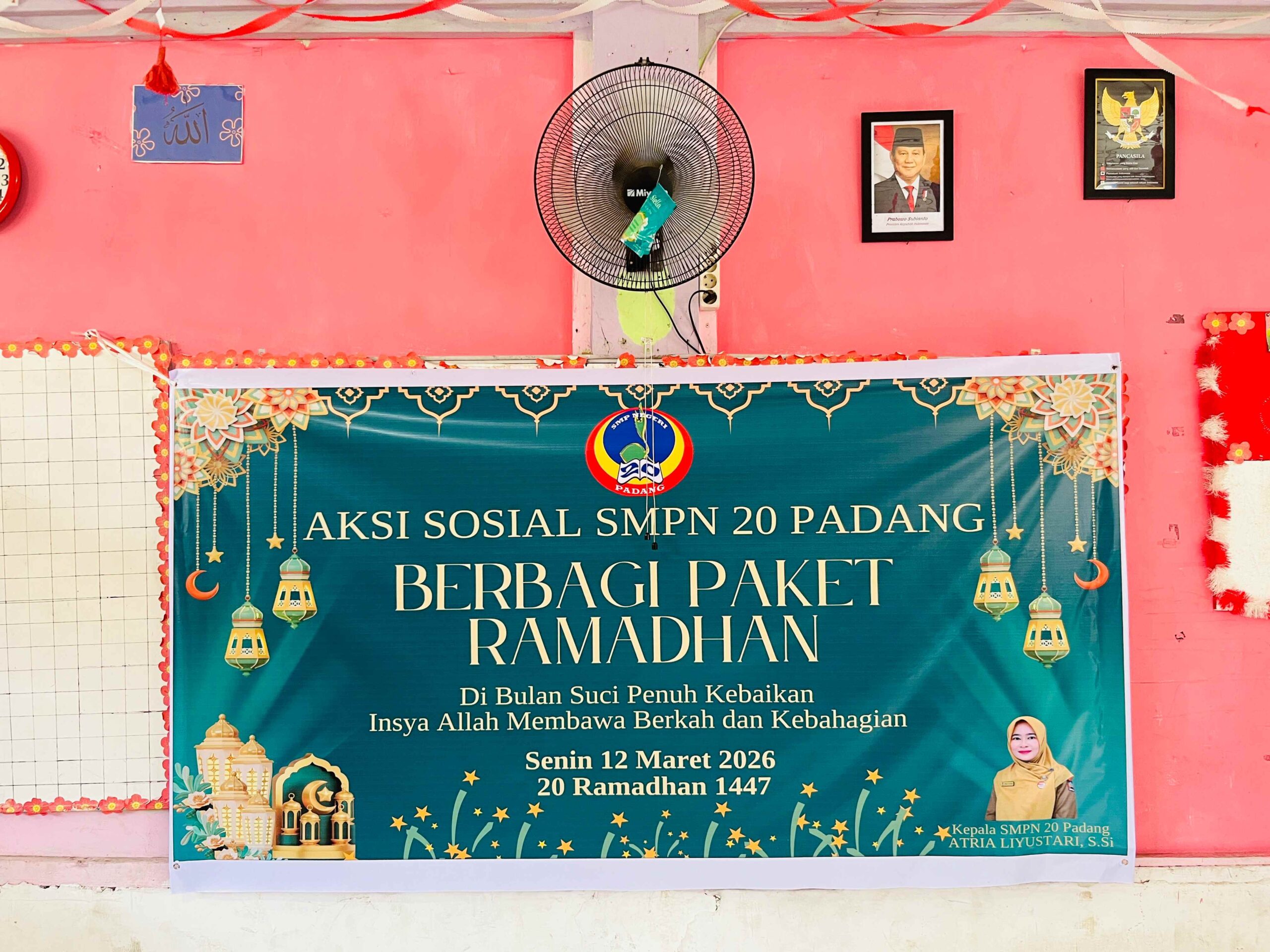 Berbagi Paket Ramadhan SMPN 20 Padang